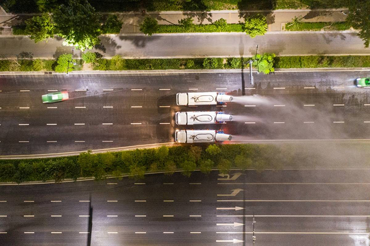 鄭州進行全市集中防疫消殺,霧炮車同時作業 鄭州進行全市集中防疫消殺,霧炮車同時作業