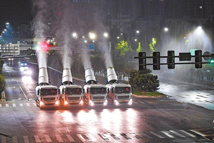 鄭州進行全市集中防疫消殺,霧炮車同時作業 鄭州進行全市集中防疫消殺,霧炮車同時作業