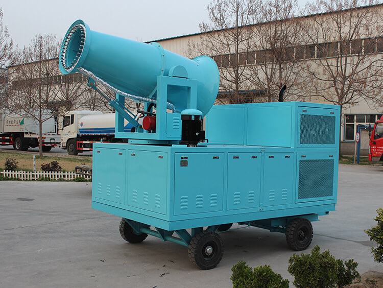 鄭通研發(fā)1T水箱牽引式霧炮機實拍